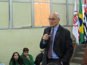 Eduardo Suplicy ministra palestra no câmpus